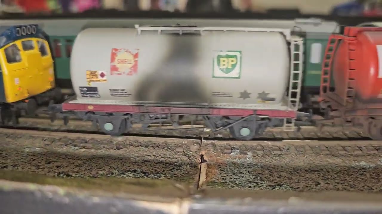 Beckenham model railway club uk member br class 25 and rolling stock on club circuit layout Aug7th25