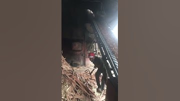 Hệ thống băng tải đưa rác vào lò đốt tự động đưa nguyên liệu để đảm bảo nhiệt