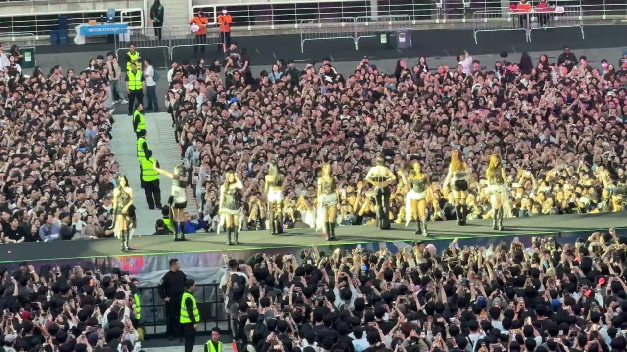 What is Love?  - TWICE (트와이스) 콜드플레이 내한공연 [250418]