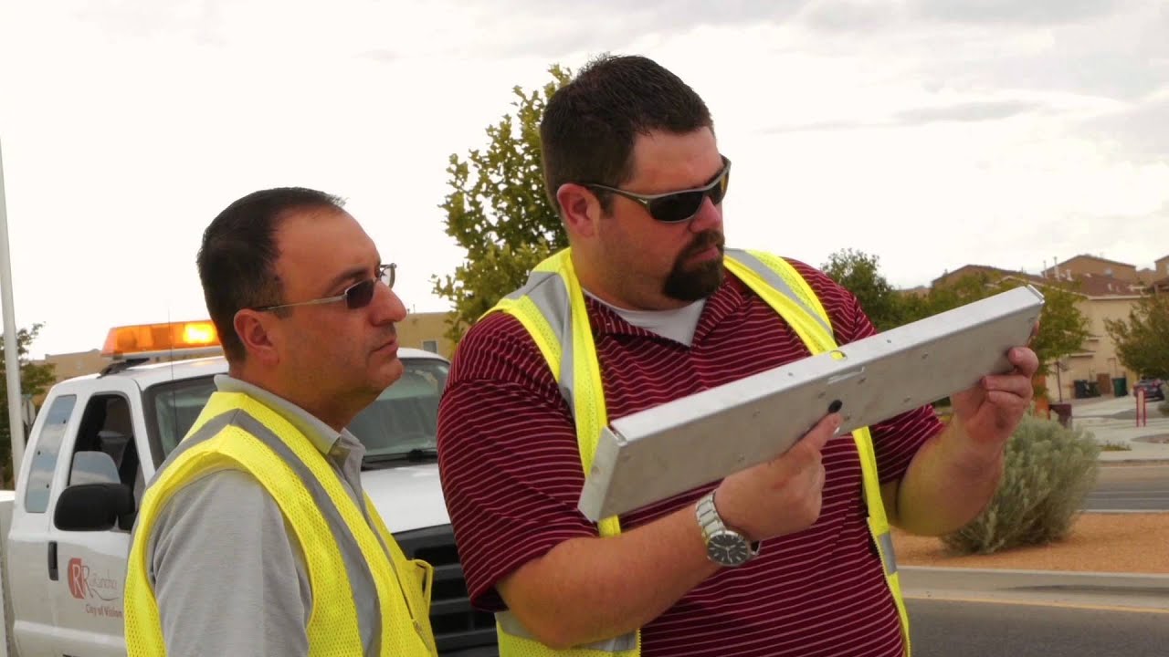 Installing Carmanah R920 RRFBs in Rio Rancho, New Mexico