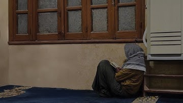 ( وَنَادَوْا يَا مَالِكُ ) بنبرات ممزوجة بالدموع والتأثر لخواتيم سورة الزخرف