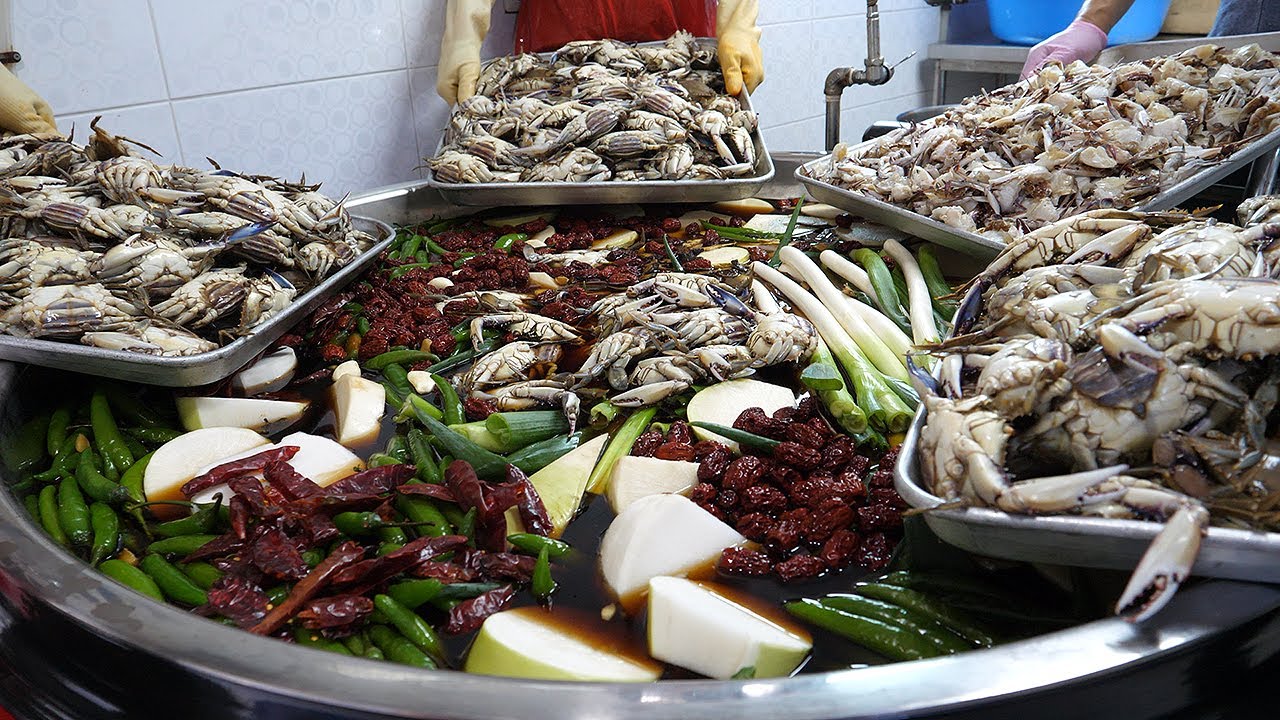 줄서서 먹는 알배기 꽃게 간장게장 양념게장 / soy sauce crab - korean street food