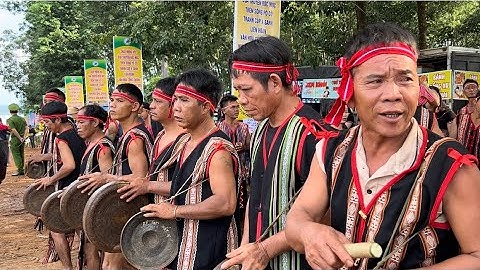 Cồng chiêng đón khách tại ngày hội văn hóa cồng chiêng và hội đua thuyền độc mộc huyện Ia Grai 2024
