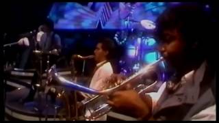 Video voorbeeld van "Al Jarreau – Roof Garden ☆ Live In London • 1984 [HQ AUDIO]"