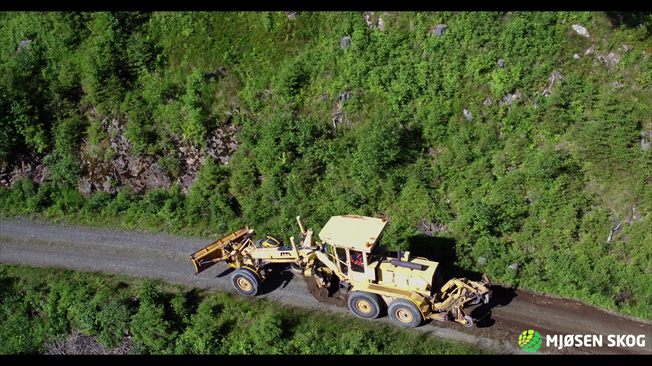 Høvling og grusing av skogsbilvei