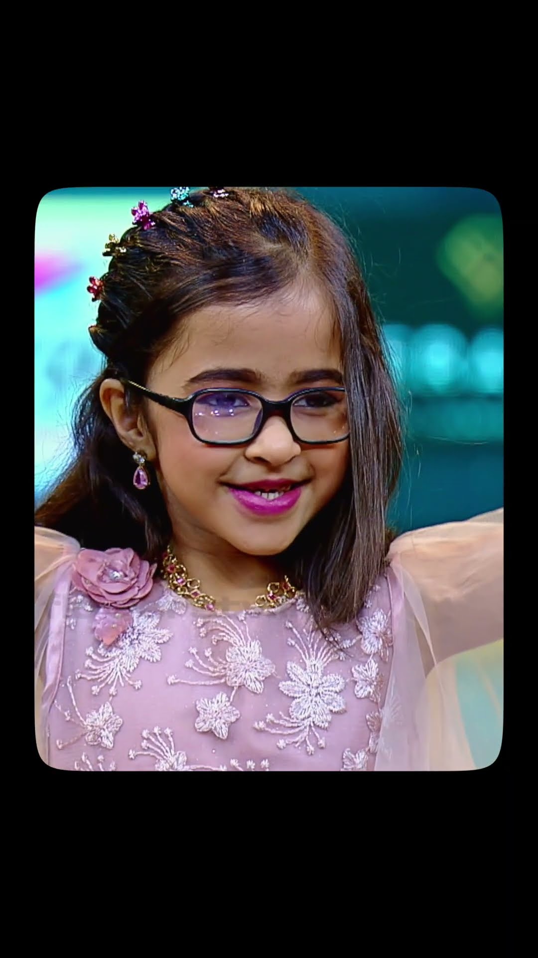 ചിത്രശലഭത്തെ പോലെയുണ്ട് ?
