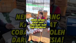 Nenek Jepang Kaget Saat Coba Oleh-oleh dari Indonesia! #bule #reaksibule #shorts