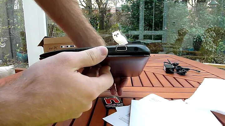 Asus Eee PC 1015PEM Unboxing