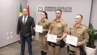 Policiais Militares recebem homenagem por salvamento de criança