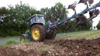 Landwirte im Einsatz: Lohnunternehmen Vonberg am ackern mit John Deere 7810