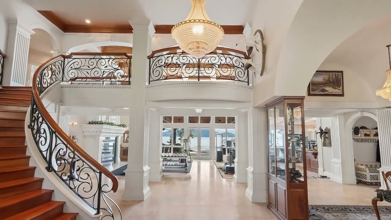 Northern Idaho LUXURY Estate | 10,680 SF Lakefront Property