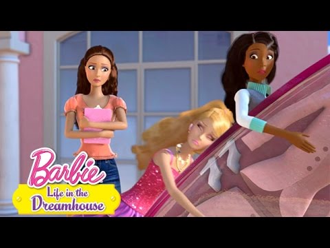 Video: Sort Model Er Identisk Med Barbie-dukken