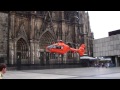 Hubschrauber Rettung Kölner Dom Junge Deutsche Polizist  A Rescue Helicopter by Cologne Cathedral