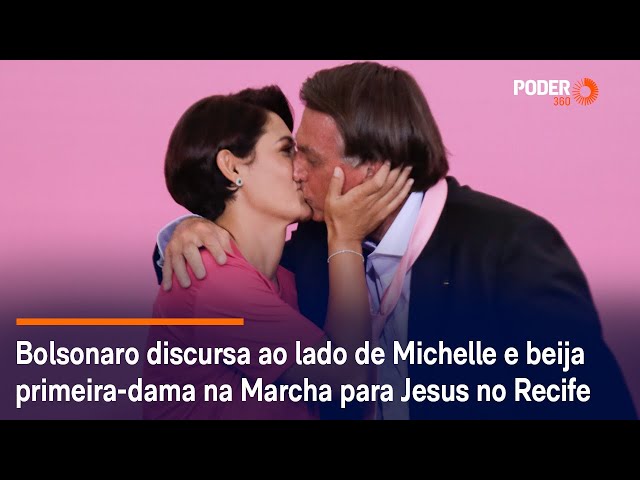 Internautas dizem que Michelle fez cara de nojo após beijo de Bolsonaro