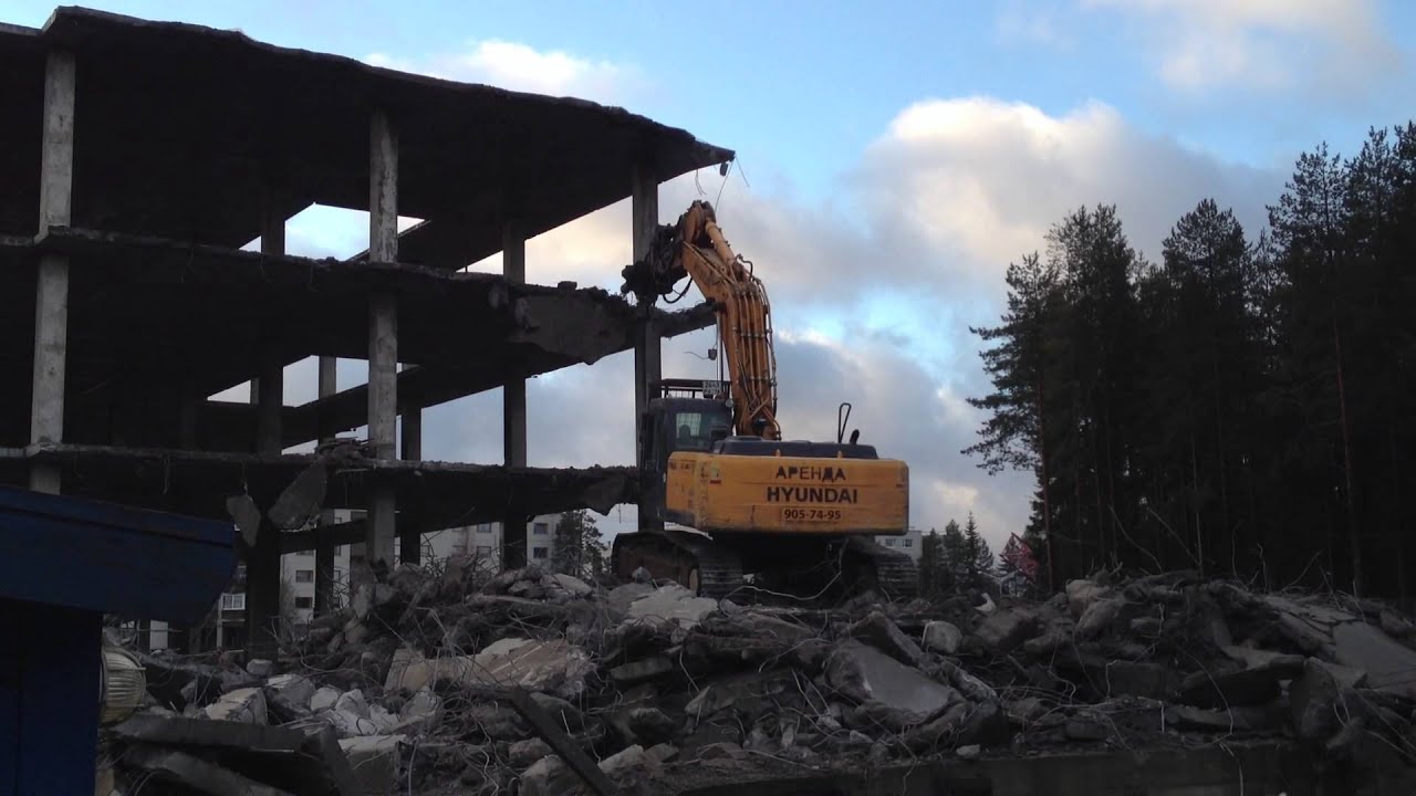 Демонтаж здания в г.Костомукша, видео №2 - YouTube
