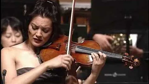 Anne Akiko Meyers Performs the 2nd Mvt. of Mendelssohn Violin Concerto Op.64 in E Minor