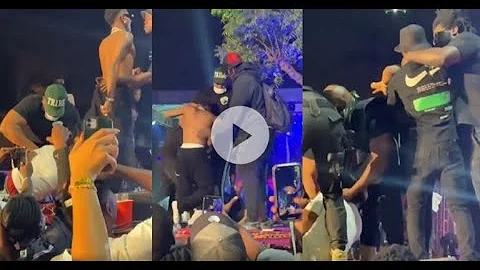 Moment some Fans Grabbed Wizkid’s Leg on Live Stage at Abuja