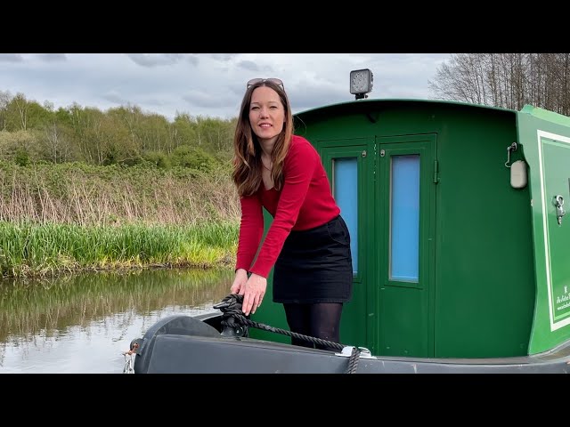 How I moor my narrowboat as a solo boater class=