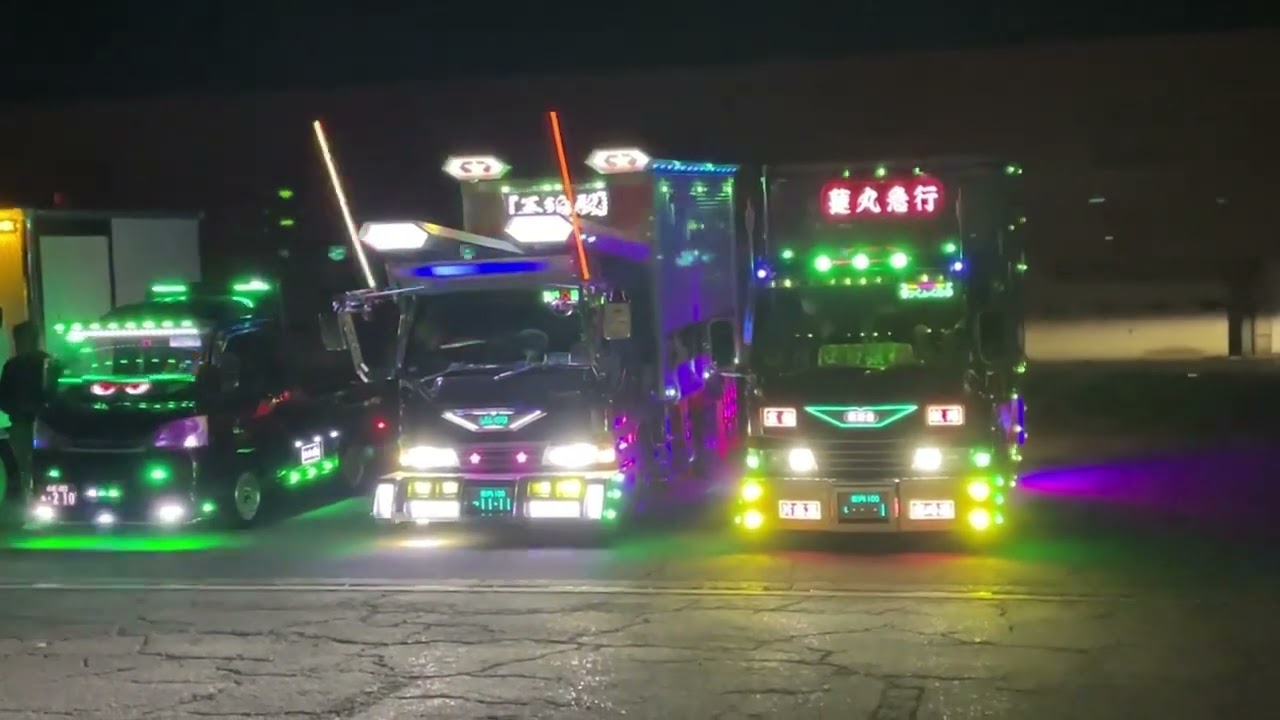 デコトラ、ラジコン イルミネーション With lights and sound] A radio-controlled decorated truck