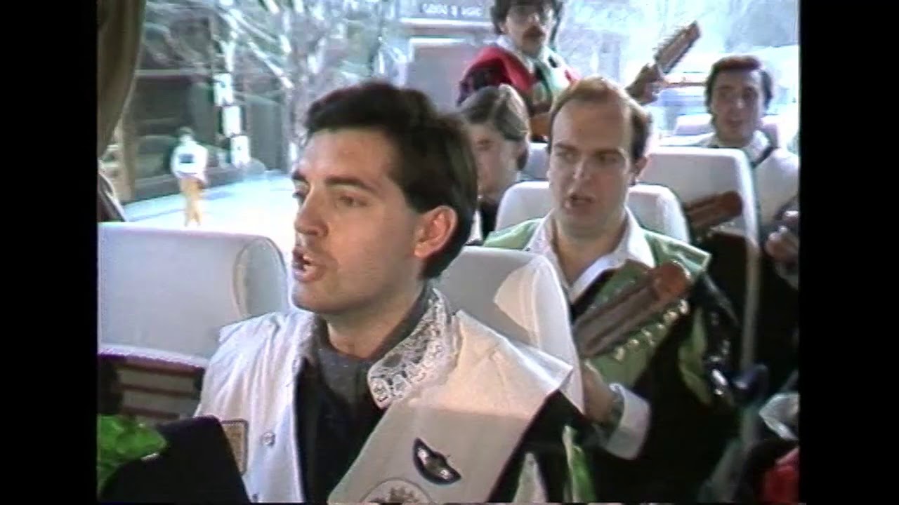 TAN. PAMPLONA QUE TUNA. RUMOR EN LOS BALCONES