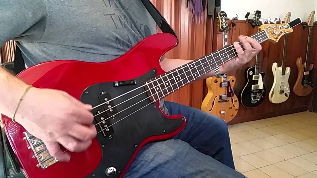Bajo Samick - YouTube