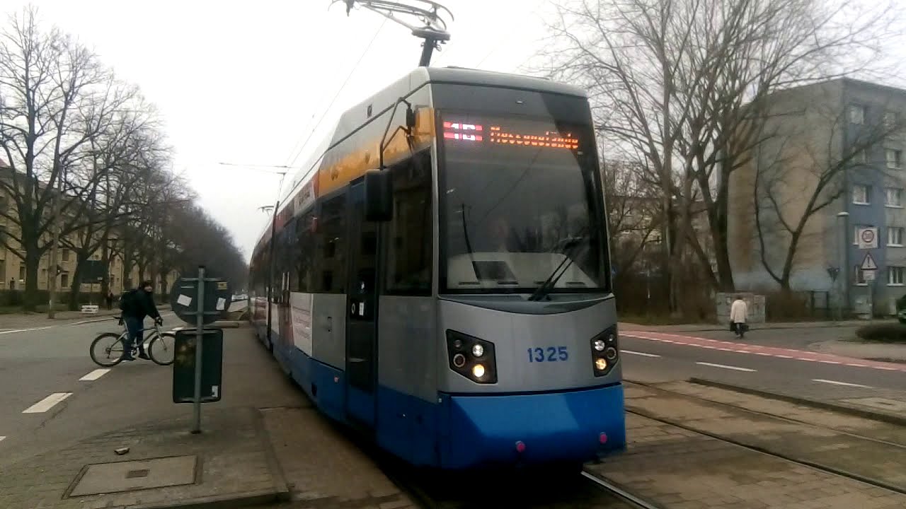 Einfahrt eines Doppelten NGTW6 als Linie 16 am Triftweg