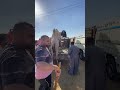ينجح المضحي المصري في تحميل اضخم جمل في سوق برقاش