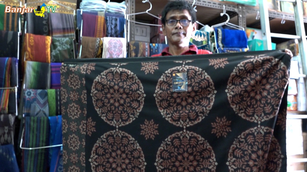 PESONA CORAK KEMBANG & ETNIK BORNEO, JADI PRIMADONA SARUNG LEBARAN