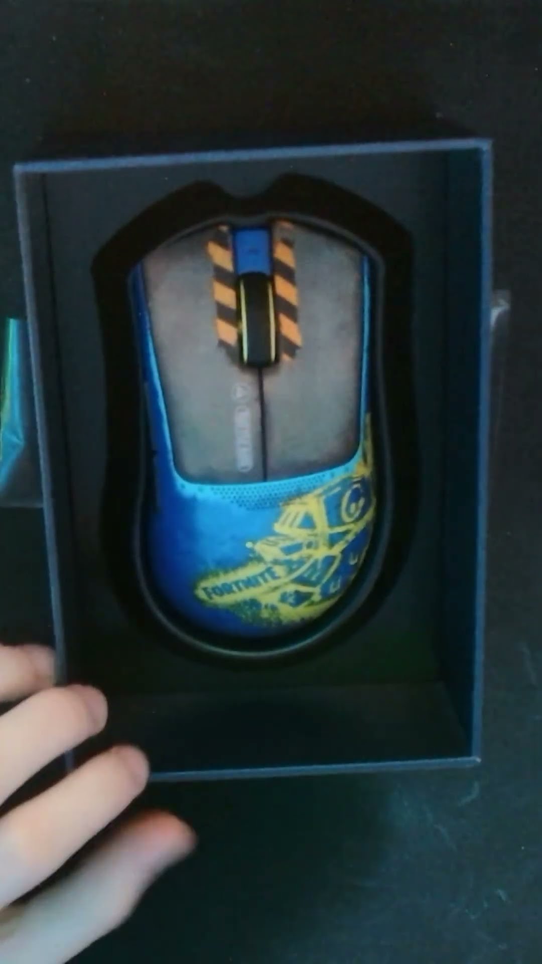 FORTNITE M'A ENVOYÉ UN COLIS SECRET ! (Fortnite x Razer)