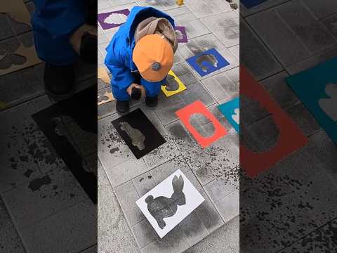 Развлекаемся как можем 😂 пока дети спали днём, вырезала трафареты - брызгают водой 💦 #двойняшки#2.1