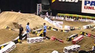 US Open 2009-James Stewart hits triple/quad rhythm section in last practice session