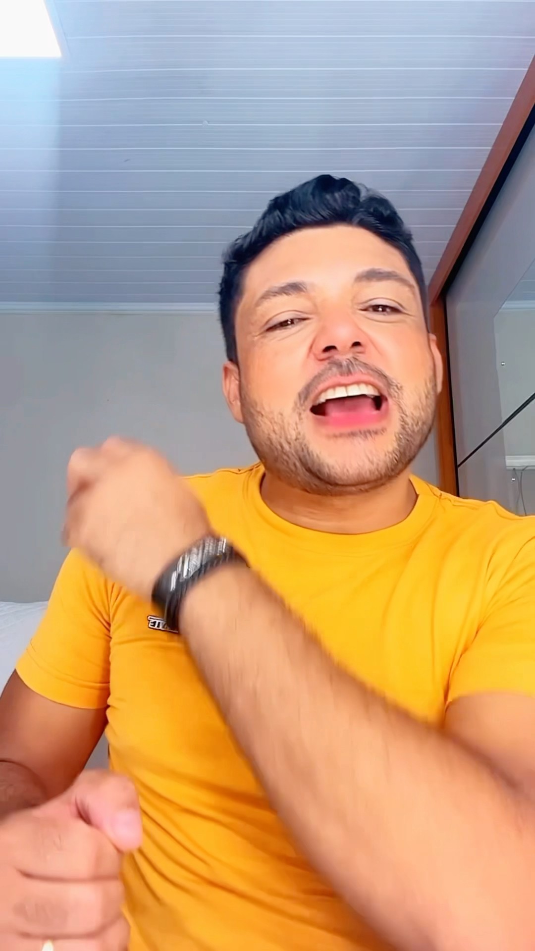 O fenômeno do momento cantando bota esse Piseiro pra bombar #boanoiteee #leaozinho