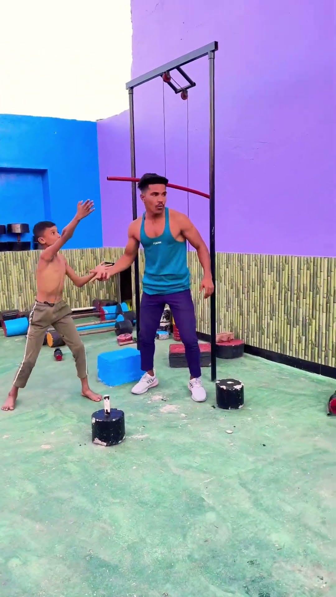 Dumbbell Tod ke bhag gaya ??? #shortvideo #funnyvideo #comedy