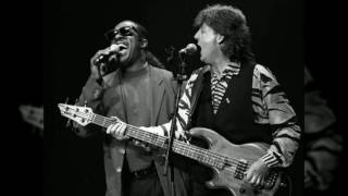 What&#39;s That You&#39;re Doing? de Paul McCartney et Stevie Wonder