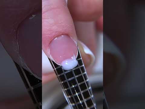 Видео: Как поставить форму для наращивания #ногти#маникюр#видеоманикюр#гель#гельлак#наращиваниеногтей