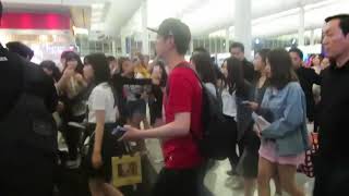 180520 taeyeon & red velvet departure at hong kong airport