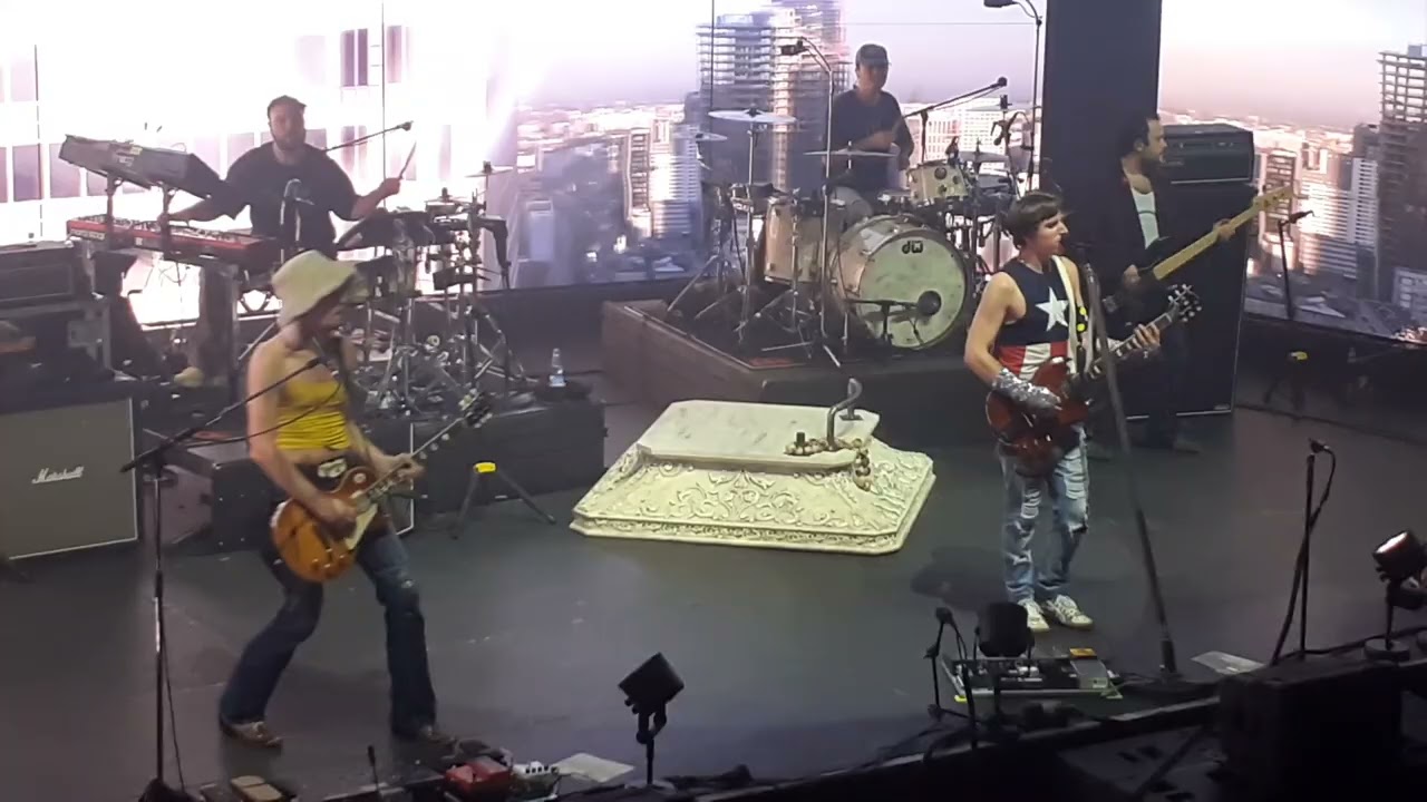 Bilderbuch / Checkpoint   Live Pier 2 Bremen 9.11.2024