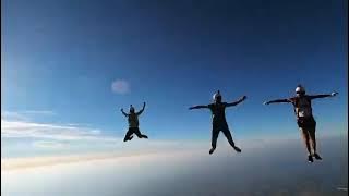 Group of Skydivers Perform Amazing Tricks in Sky During Skydiving Championship - 1389861-1