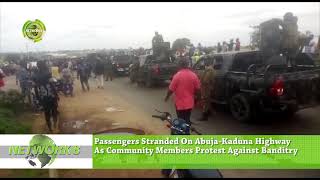 PASSENGERS STRANDED ON ABUJA-KADUNA HIGHWAY AS COMMUNITY MEMBERS PROTEST AGAINST BANDITRY
