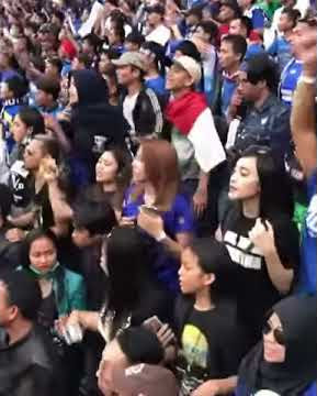Bobotoh Cantik Goyang Di Stadion GBLA