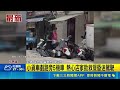 驚險現場！小貨車駕駛突昏迷暴衝剷翻5機車 熱心民眾搶救｜三立新聞LIVE