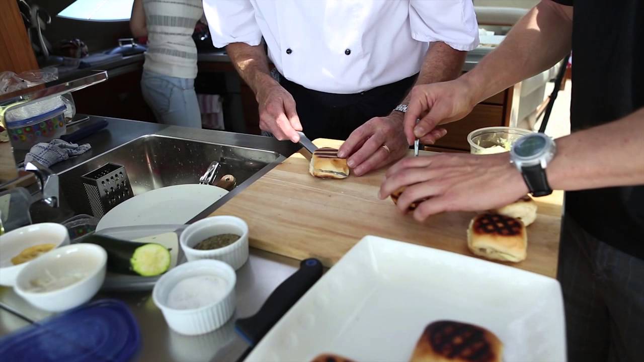 Food on Voodoo adlı videoyu YouTube'da izle Food on Voodoo adlı videoyu YouTube'da izle
