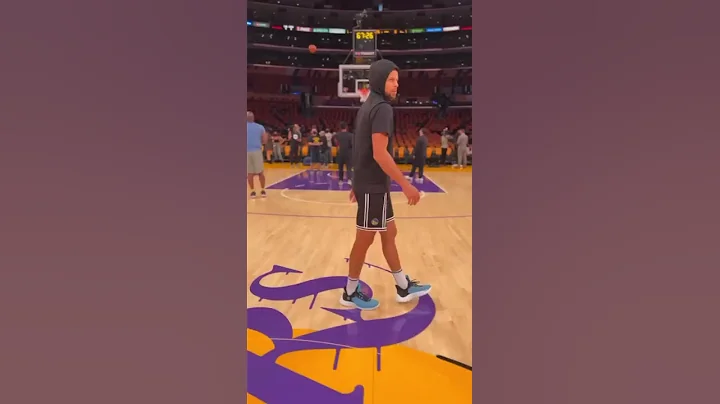 Steph Curry ON-FIRE 4 Straight 3's From Logo 😲