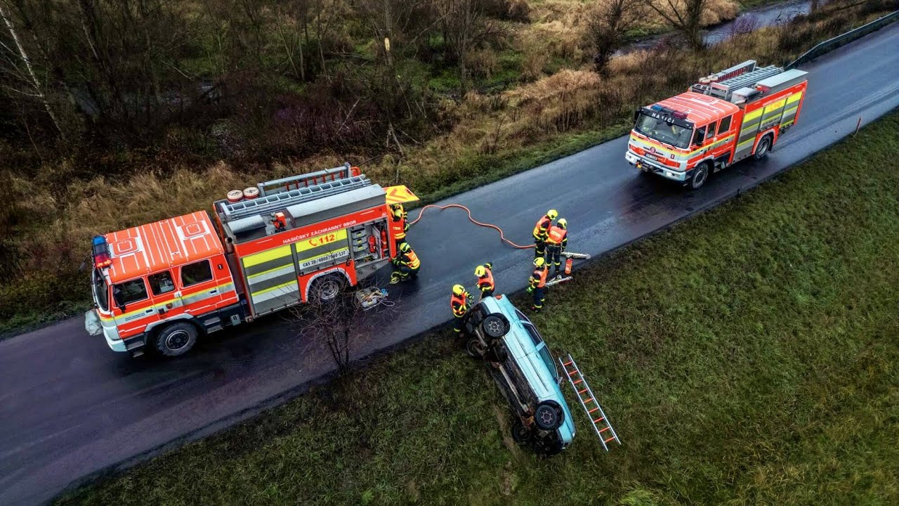 27.11.2022 Cvičení karvinských hasičů bylo zaměřeno na vyproštění osob v prudkém svahu | HZS MSK