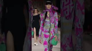 Mankenler Neden Asik Surat Ve Catwalk Yürür ?