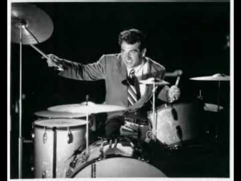 在 YouTube 上观看 Tuxedo Junction - Gene Krupa