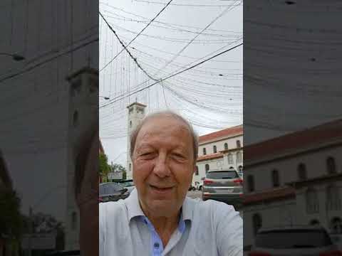 Padre Massimo..ornamentação de Natal na Catedral em Rio Branco