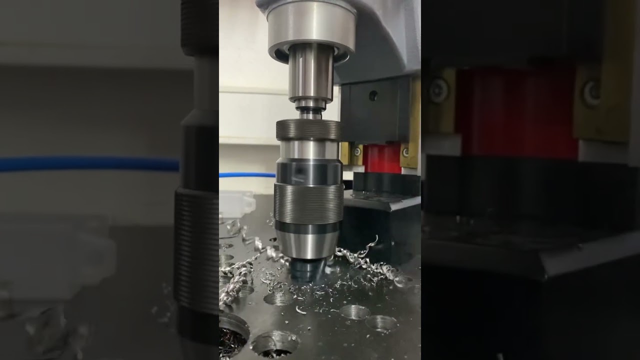 Twist drill with FLOWSTEP tip and RUnaTEC coating 🔥 