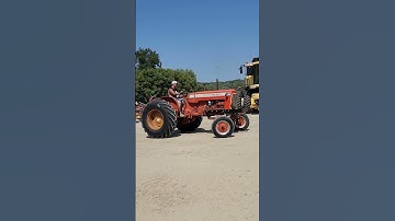 ALLIS-CHALMERS D17 TRACTOR