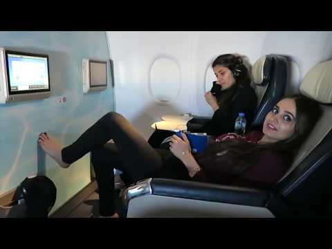 Lana rose feet no avião